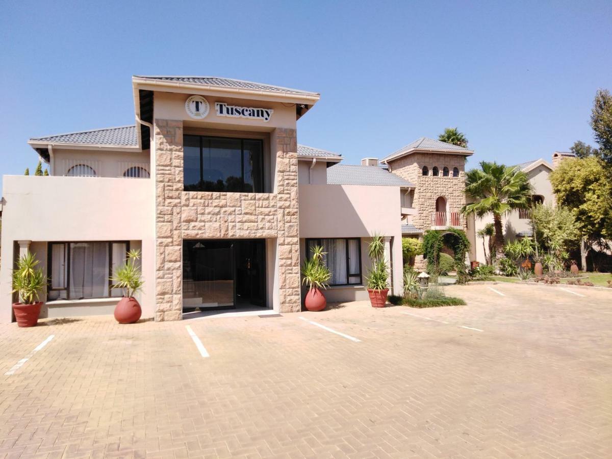 Tuscany Vryburg 外观 照片