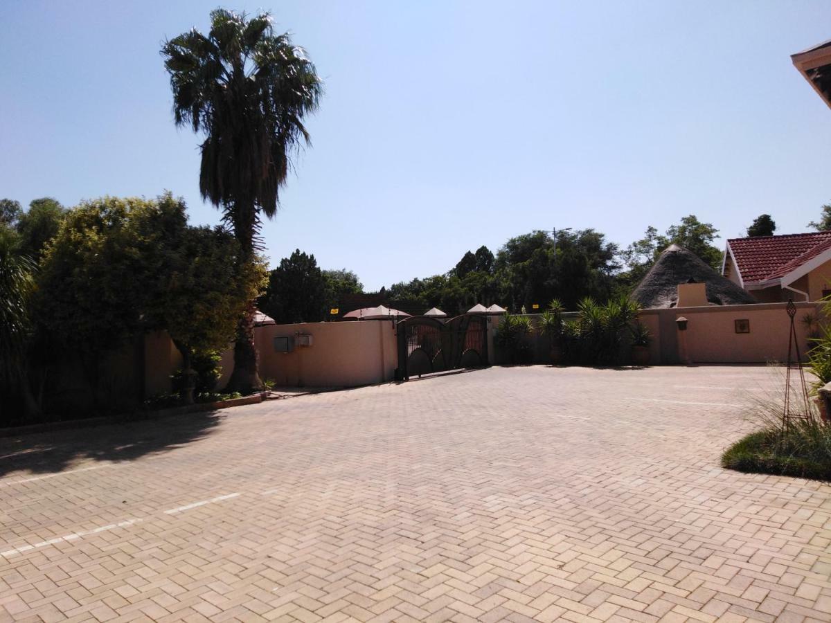 Tuscany Vryburg 外观 照片