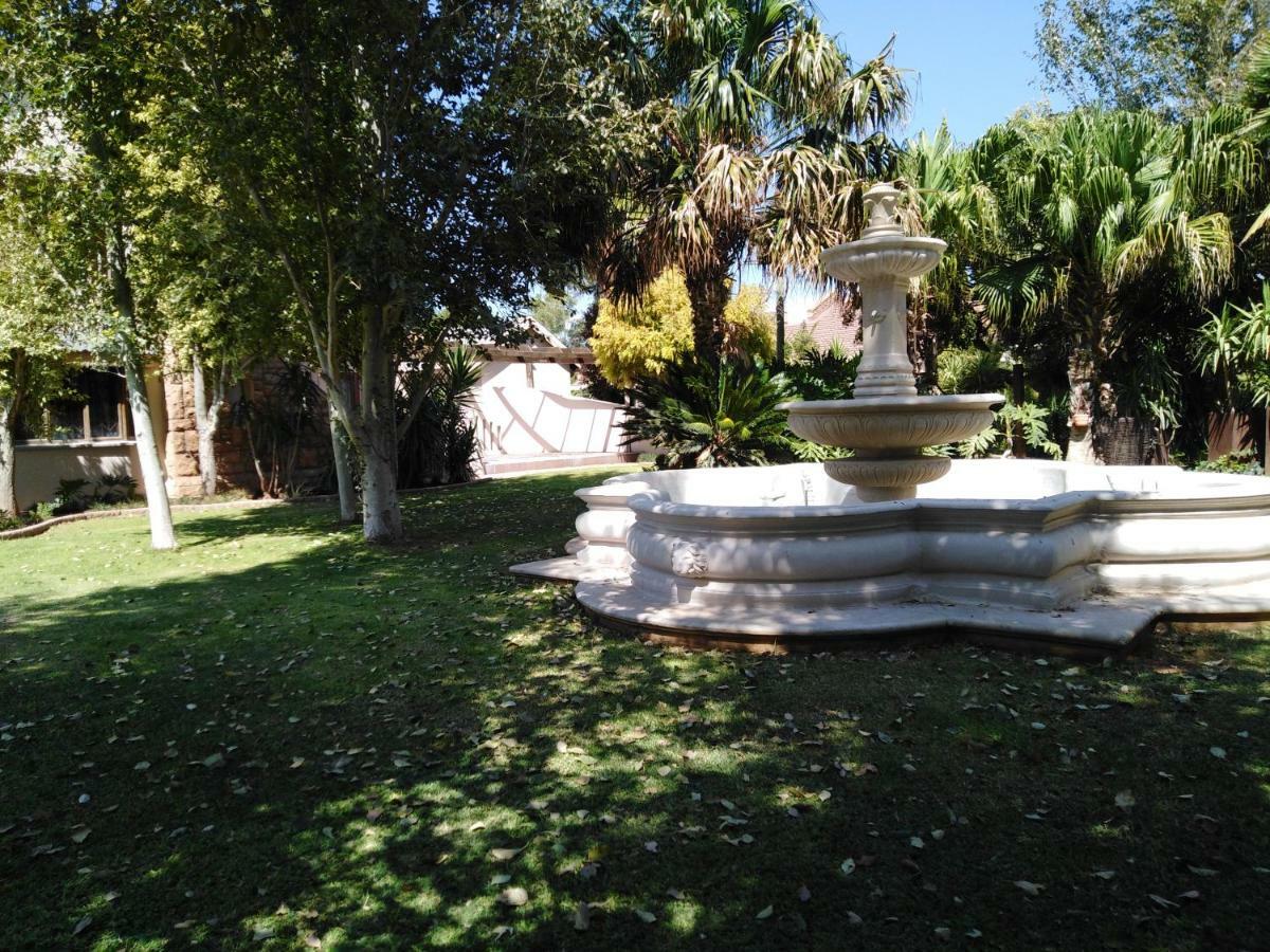 Tuscany Vryburg 外观 照片