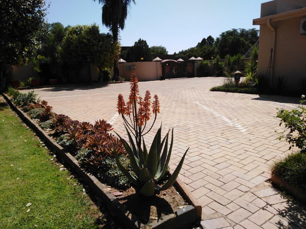 Tuscany Vryburg 外观 照片